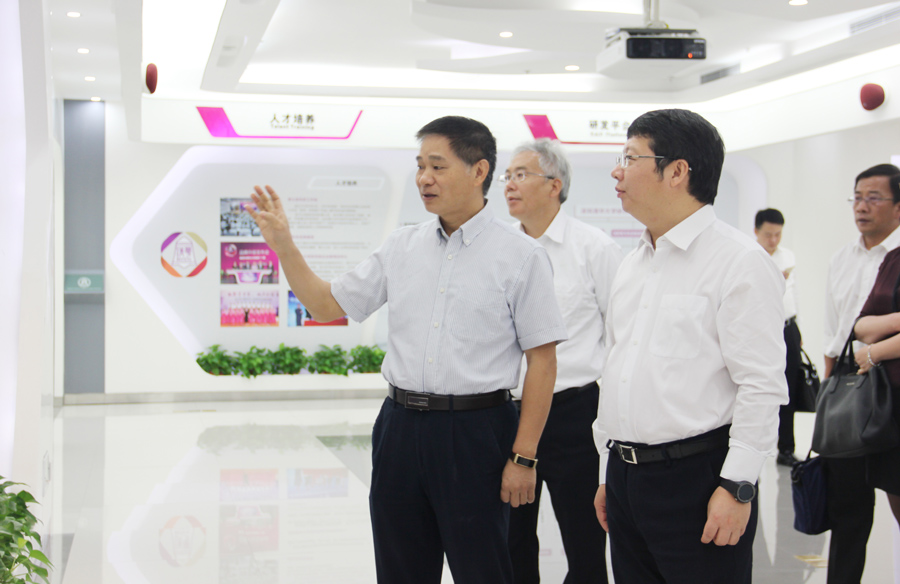 六盘水市委副书记、市长李刚一行来访深圳清华大学研究院与u8国际集团