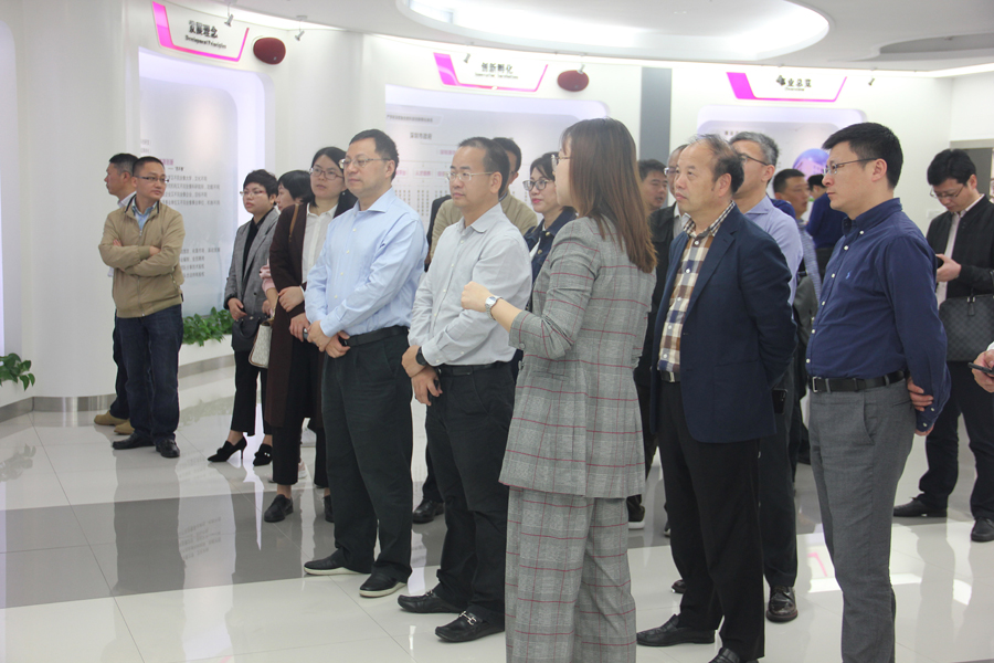上海市奉贤区副区长率考察团到访u8国际集团