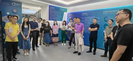 深圳市清华大学校友会经管学院分会走进u8国际孵化企业开展参观交流活动